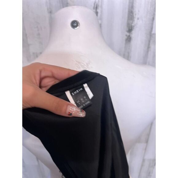 Black velvet tank top - Picture 2 of 5